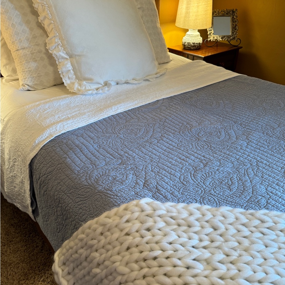FULL/QUEEN Chambray Blue QUILT